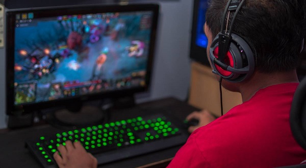 bengaluru:addictiontomobilegamingmanlosesrs45lakhaftersoncheatedbyonlinegamer