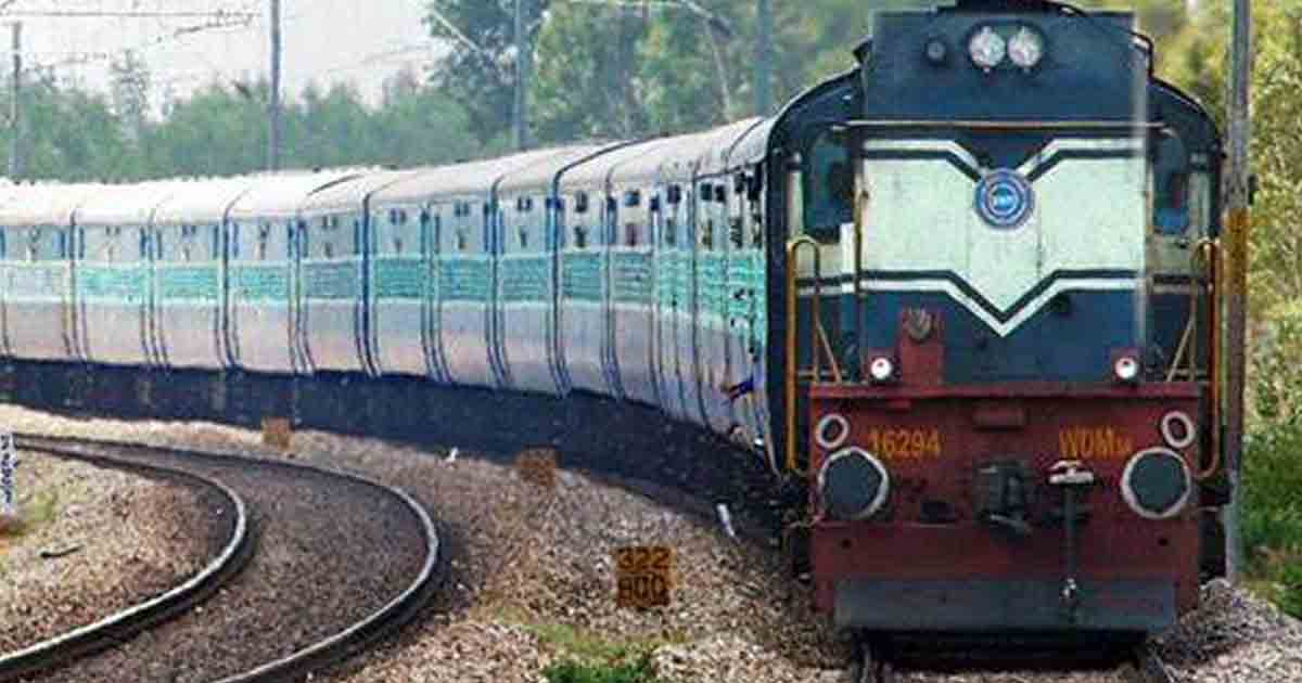 centralrailwaytorun156specialtrainstoclearextrarushofpassengersduringganpatifestival