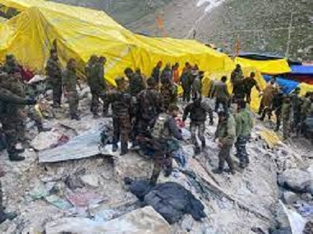 amarnathyatratemporarilysuspendedafter15killedandover40injuredincloudburst