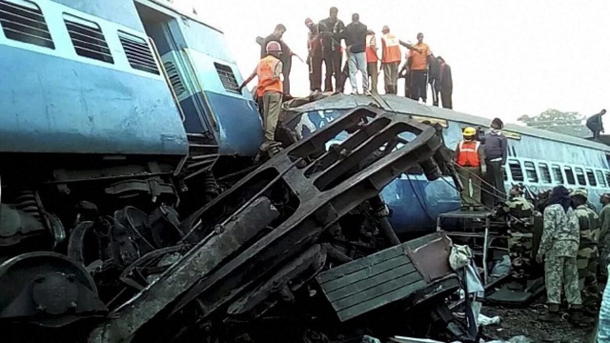 guwahatiboundbikanerexpressderailsinwbsjalpaigurileaving4dead