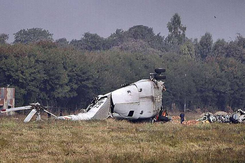 armychopperwithnorthernarmycommanderonboardcrashesinjknocasualties