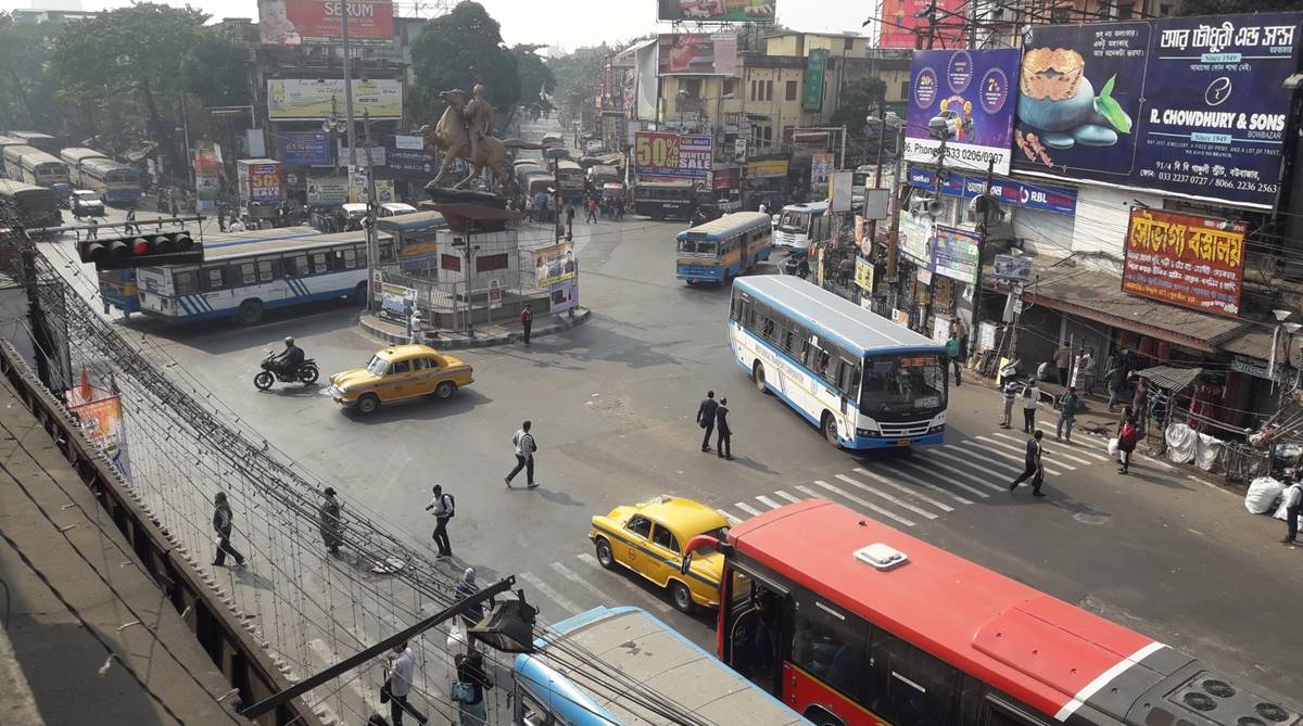 tradeunionstrikepartiallyaffectsnormallifeinbengal