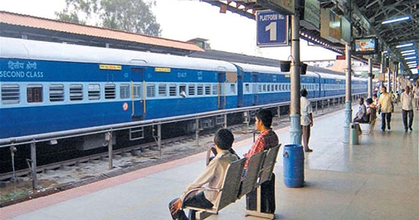 motherchildrentaketrainfromkollamtoernakulamatnightfearingcolonygoons
