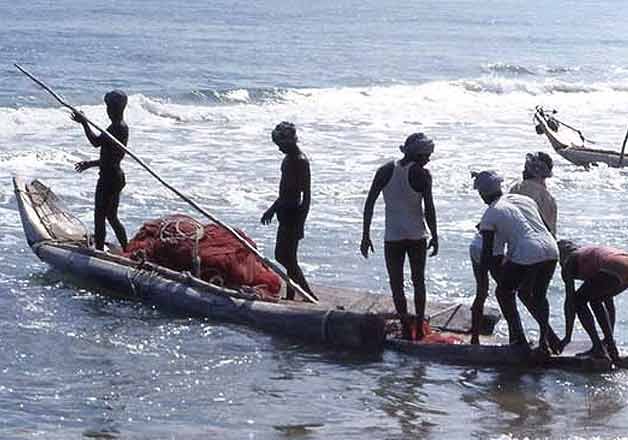 srilankannavyarrests12tnfishermen