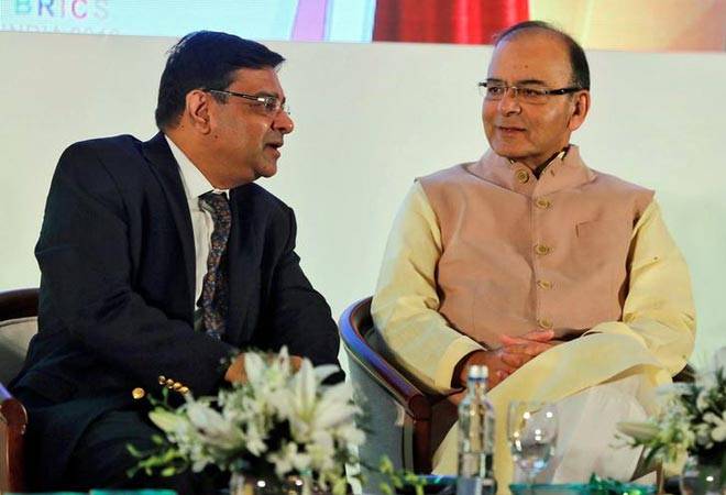 rbigovernorurjitpatelmeetsarunjaitleybeforemonetarypolicyreview