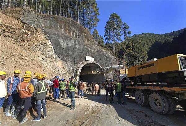 govtinitiatesfiveoptionactionplanforrescueoftrappedworkersinuttarkashitunnel