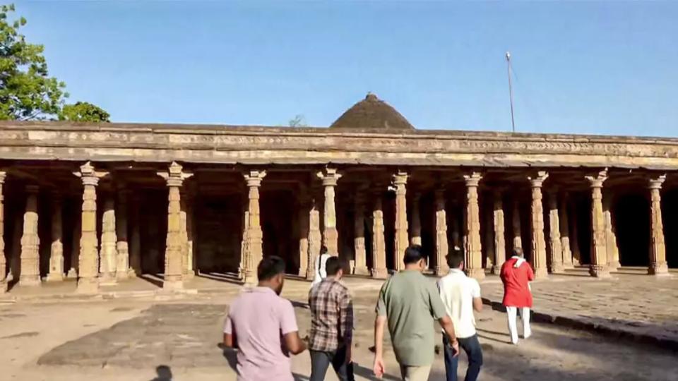 Muslims Offer Friday Prayers Near Bhojshala After SC Relief