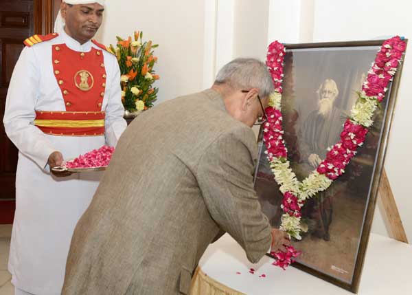 pranabmukherjeepaystributetotagoreonhisbirthanniversary