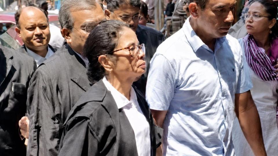 mamataappearsbeforecalcuttahctoarguepostpollviolencecase