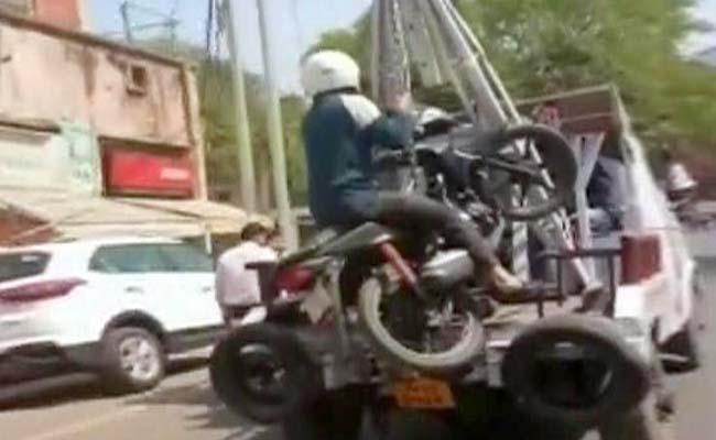 bikertowedalongwithhisbikeinkanpur