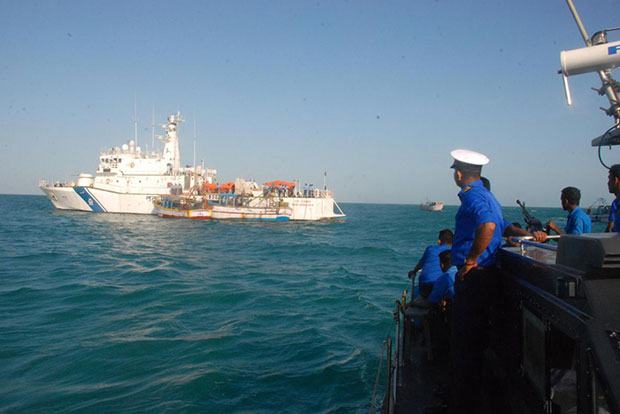 srilankannavyarrests4indianfishermennearneduntheevu
