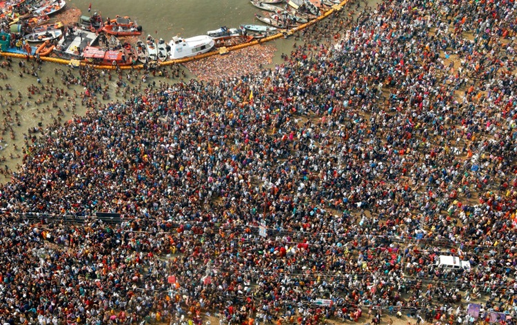 overfivecrorepeopletakeholydipatkumbhinprayagrajonmauniamavasya