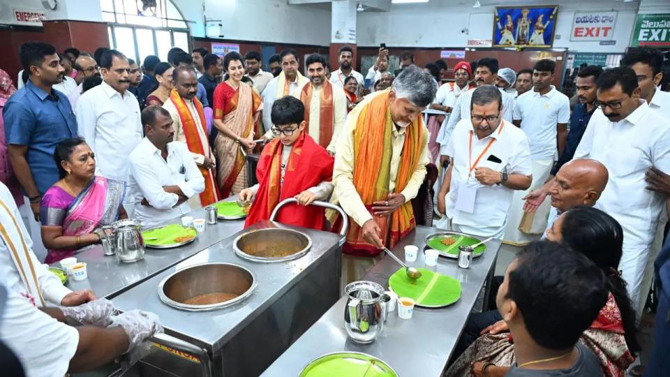 chandrababunaidufamilymembersservemealstotirumalapilgrims