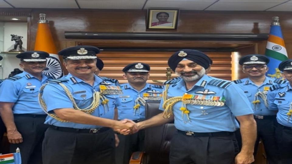 airmarshalamarpreetsinghtakesoverasnewiafchief