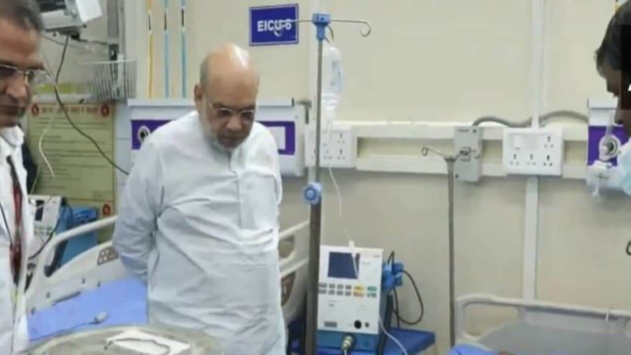 Delhi Blast: Amit Shah visits injured at LNJP Hospital