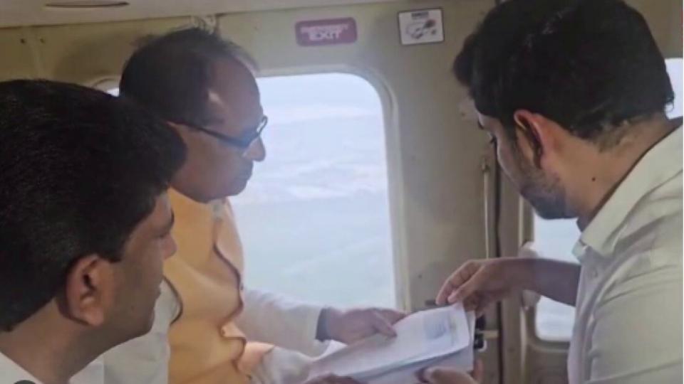 shivrajchouhanconductsaerialsurveyoffloodaffectedareasinvijayawada