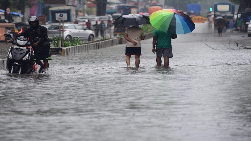 imdpredictsheavyrainsforthenext48hoursinmumbai