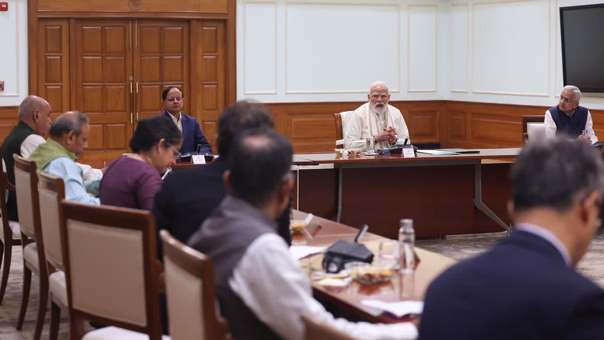 pmmodichairseconomicadvisorycouncilsmeetinnewdelhiamidwestasiacrisis