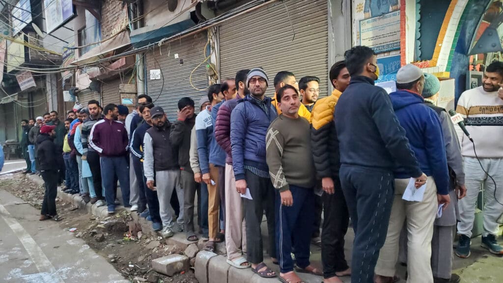 votingunderwayforassemblyelectionsindelhi