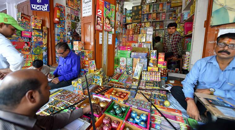 firecrackerbanindelhi:over1200kgfirecrackersseized29held