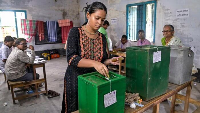 westbengalsecordersrepollingin4pollingboothstomorrowafterviolence