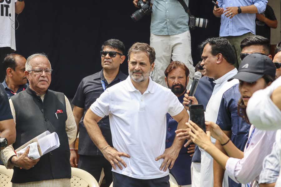 Rahul Gandhi Meets Cross-Border Shelling Victims in Poonch