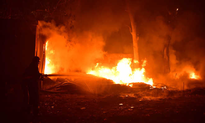 firebreaksoutinslumclusterinsouthwestdelhi