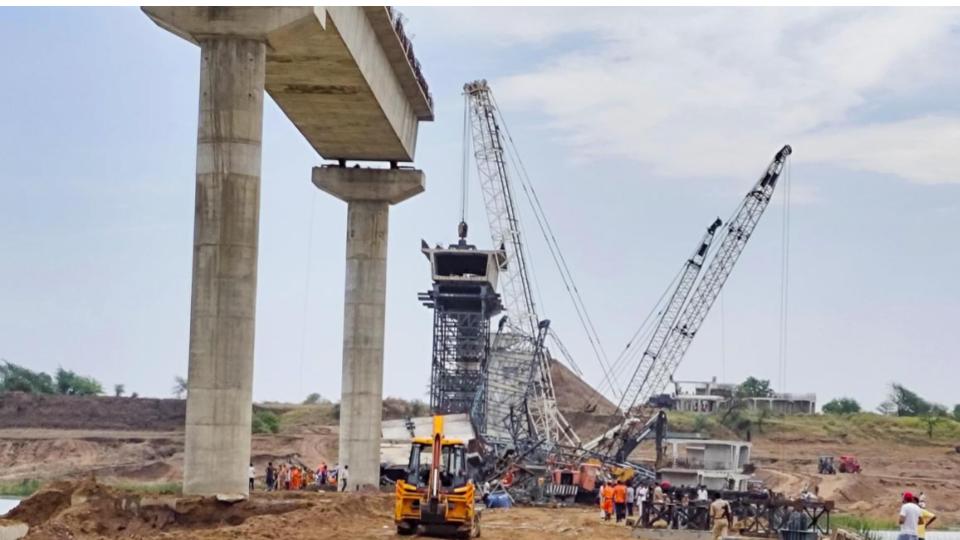underconstructionbridgecollapsesinup6killed