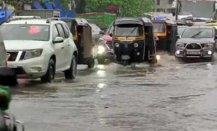 mumbaiandsuburbsreceivingheavyrainsincemorning