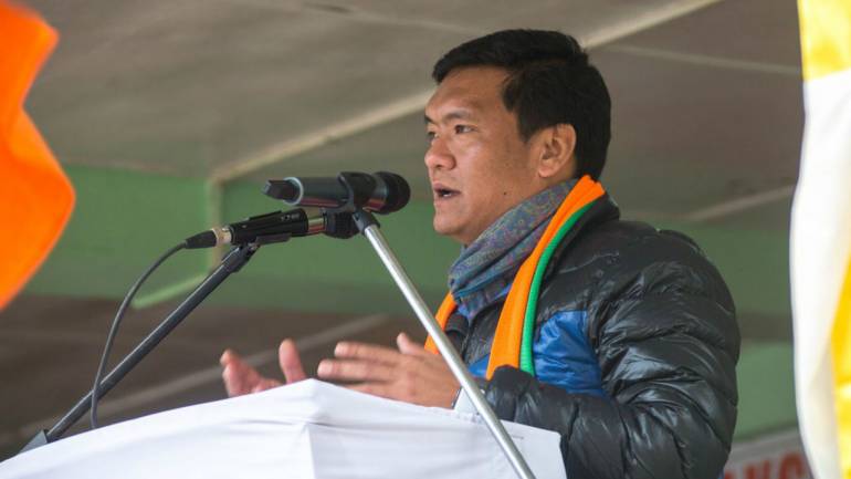 rs18croreincashseizedfromarunachalcmsconvoy;wasittransferredforpmsrallyaskscongress