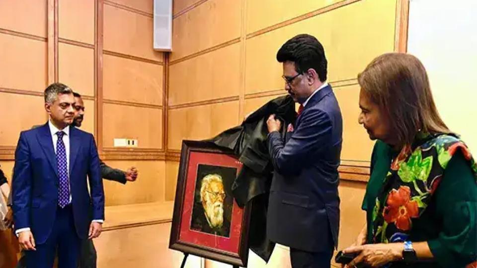 Tamil Nadu CM Stalin unveils Periyar portrait at Oxford