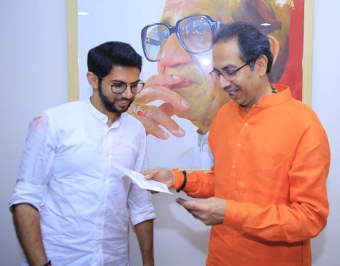 uddhavthackeraycallsameetingofnewlyelectedpartymlastoday