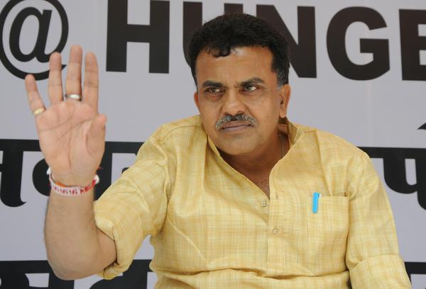 sanjaynirupamofferstoquitovercongresspoorshowinbmcpolls