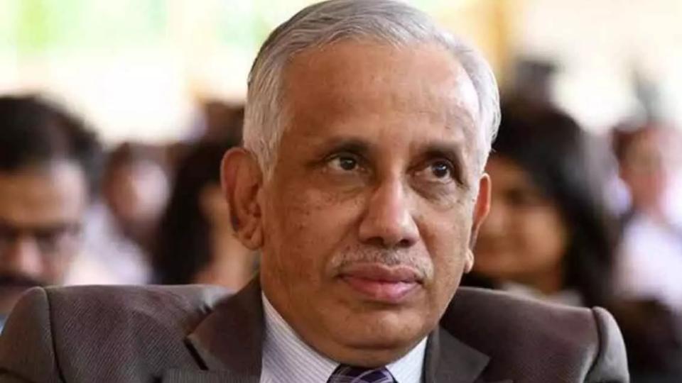 Andhra Guv Reviews International City Parade in Vizag