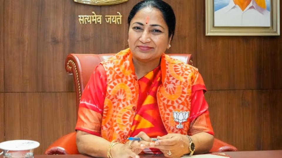 Delhi CM Rekha Welcomes SC Nod on Green Firecrackers