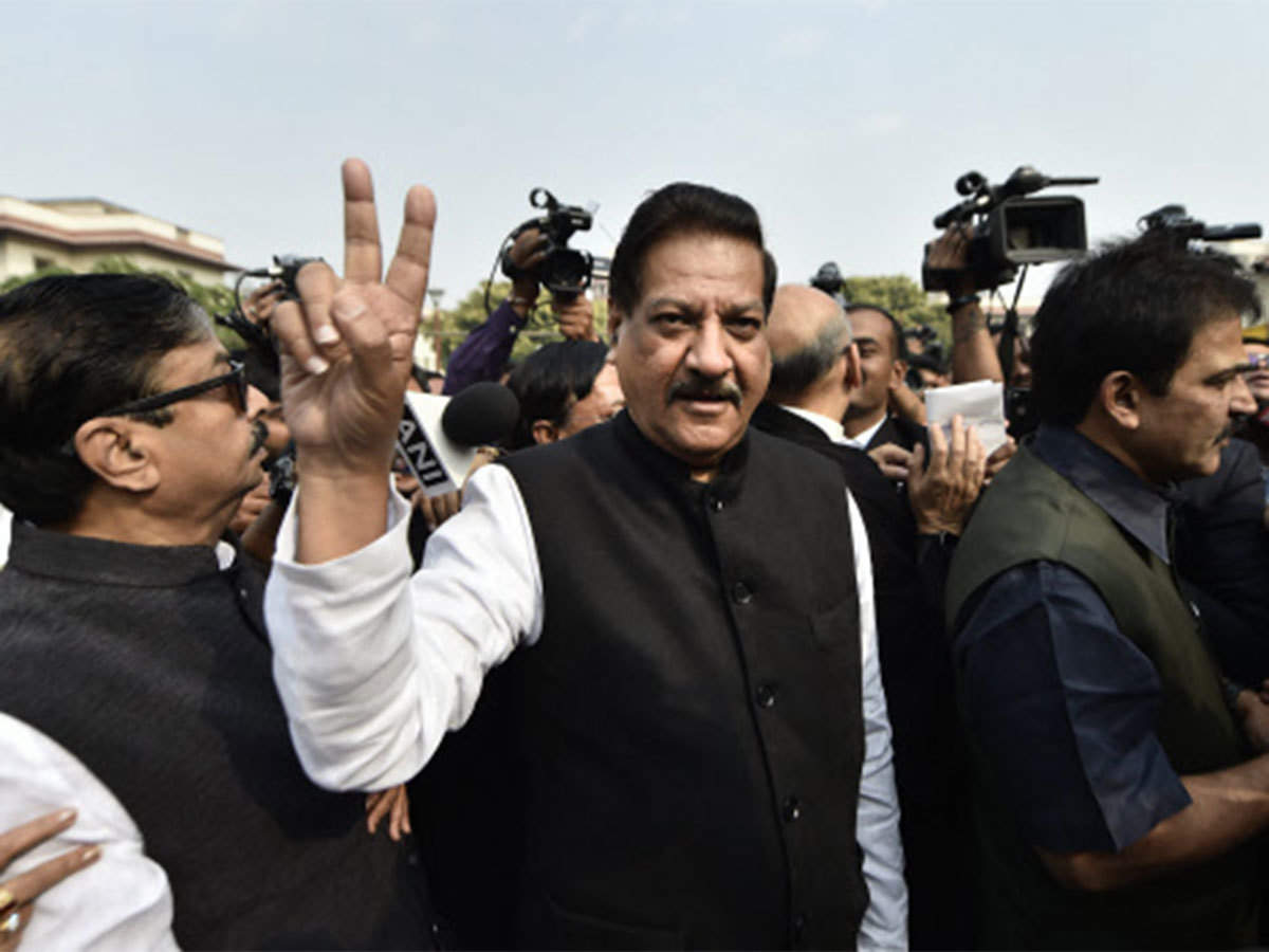 requestedmaharashtragovernortoinviteuddhavthackeraytoformgovernment:prithvirajchavan