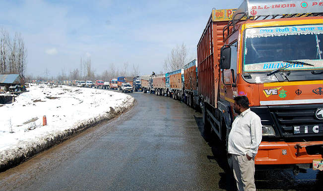 authoritiesallowonlyonewaytrafficonsrinagarjammuhighway