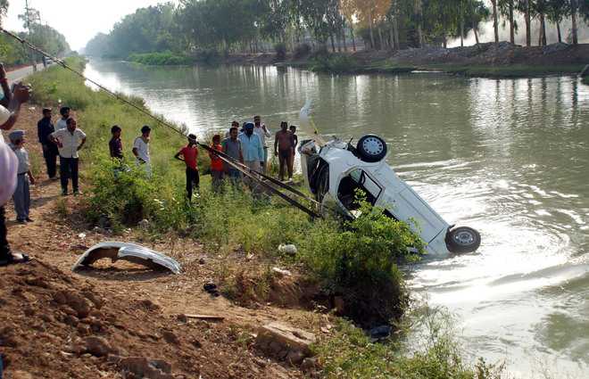 7deadascarfallsintocanalinharyana