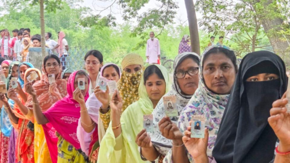Voters turnout till 5 PM, 90 pc in Bengal and 82 pc in Tamil Nadu