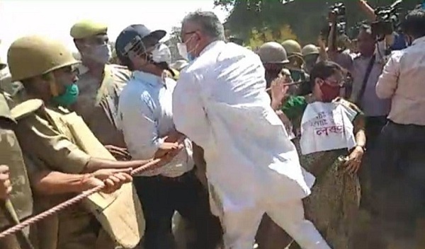 tmcsaysitsmpsstopped15kmfromhathrasrapevictimshomemanhandled