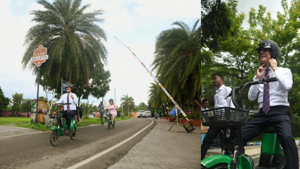 usambassadorenjoysescooterrideinkolkata