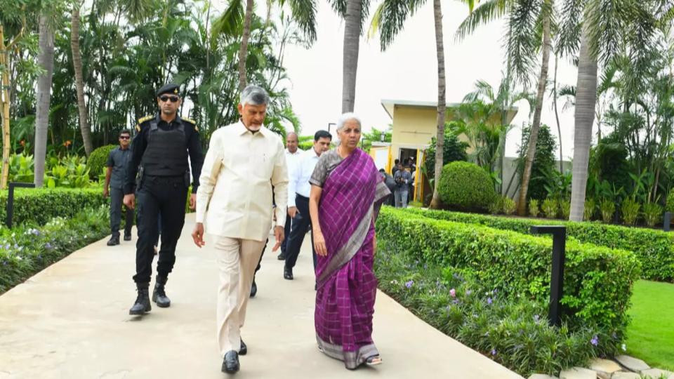 CM Naidu, Nirmala Participate In Credit Outreach Event
