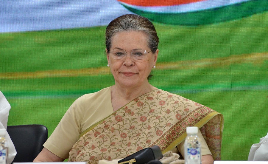 soniagandhimeetscongresstopbrassonmaharashtragovernmentformation