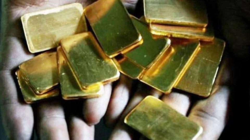 customsseizers367crworthofgoldatmumbaiairport4arrested