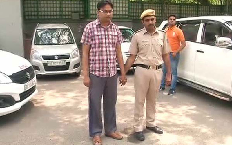 delhipolicearrestedamanwhoallegedlyblackmailingpeopleonsocialmedia