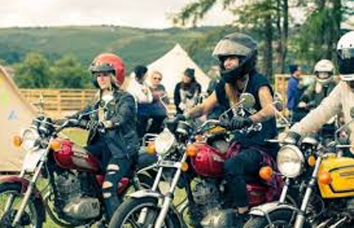 womenbikersblazeafeministtrailatindiabikeweek