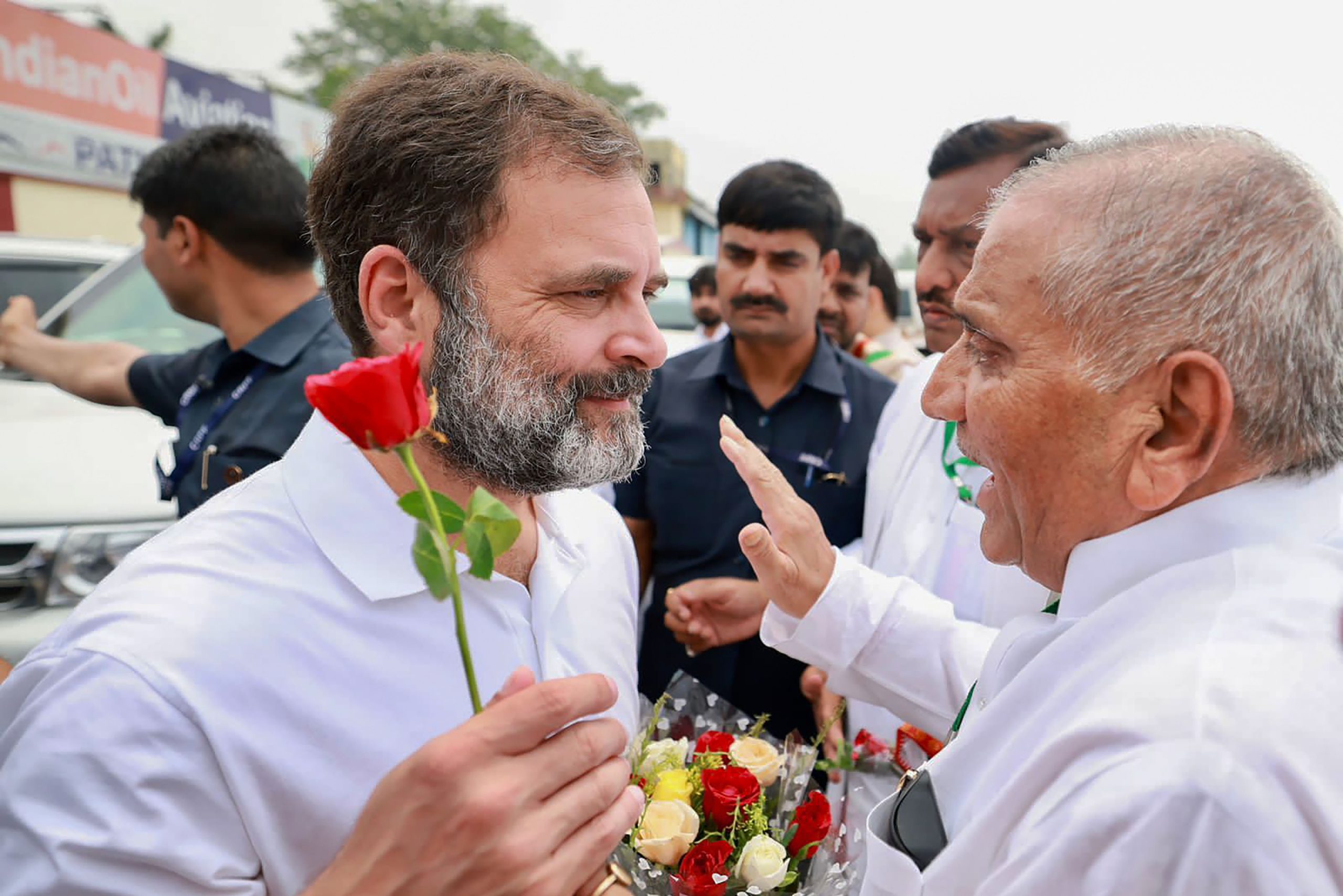 oppositionpatnameet:alloppositionpartiesaregoingtodefeatbjpinthe2024electionsunitedly:rahulgandhi