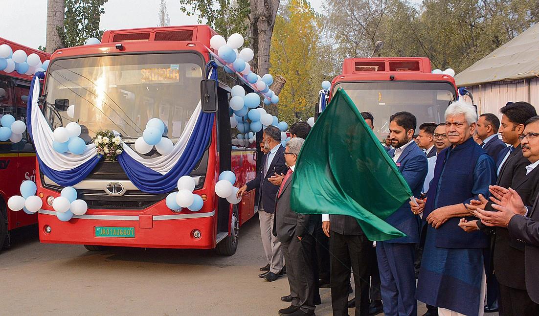 ltgovernormanojsinhalaunchessrinagarsmartcity’s100electricbuses