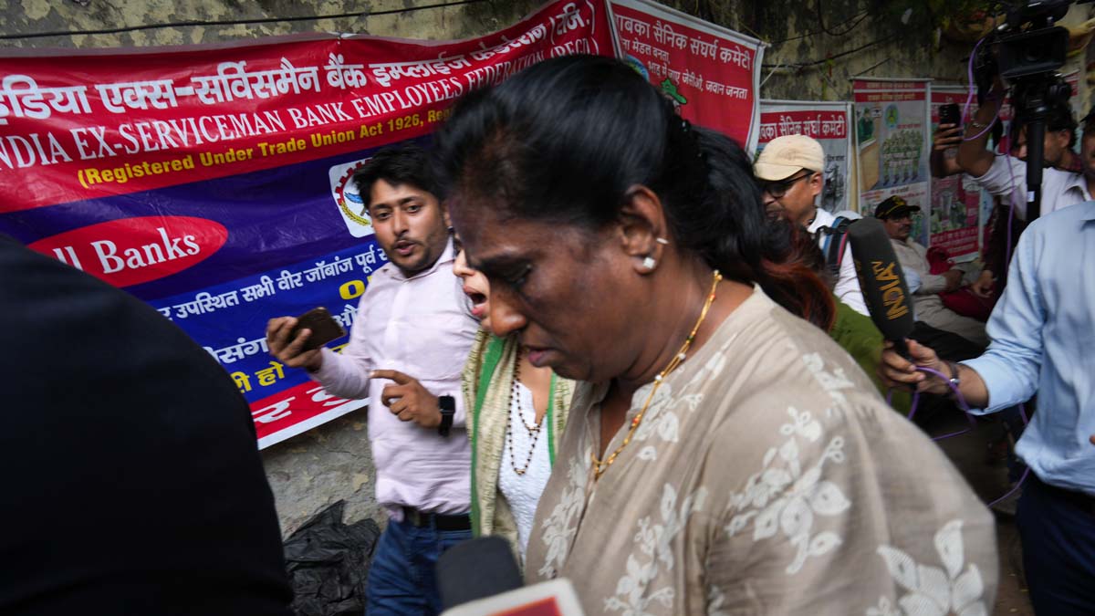 ptushaassureshersupporttoprotestingwrestlersatjantarmantar