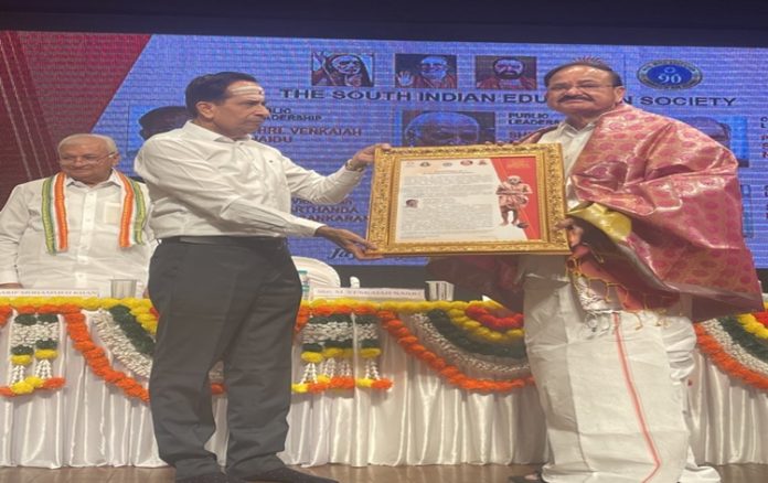 formervpvenkaiahnaiduconferswithsiesawardforpublicleadership